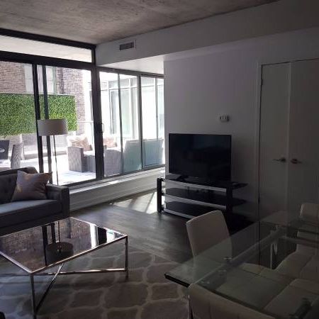 Stylish 2 Bedroom 2 Bathroom Suite with Patio, Parking and Walk In Clo - Photo 4