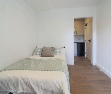 1 bedroom in a house share to rent - Photo 6