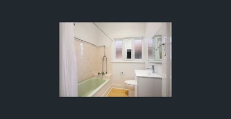 If space is what you're looking for, look no further! - Photo 3