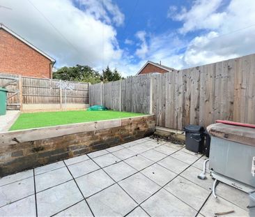 3 bedroom terraced house to rent - Photo 2