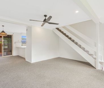 TIDY TOWNHOUSE IN CENTRAL LOCATION - Photo 1