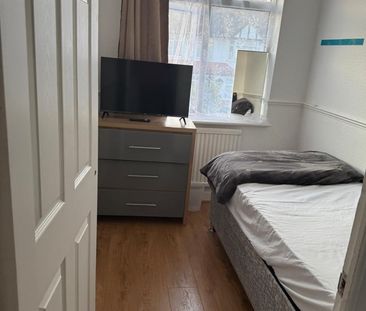 Room in a Shared House, Foxley Road, CR7 - Photo 1