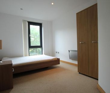 2 bedroom flat to rent - Photo 2