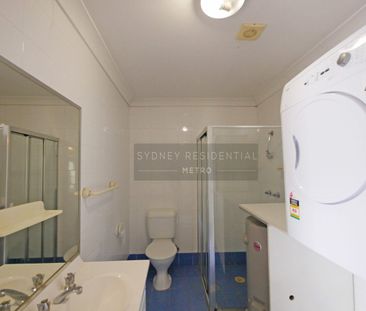 Modern Top Floor 1 Bedroom Apartment with Timber Floors - Photo 6