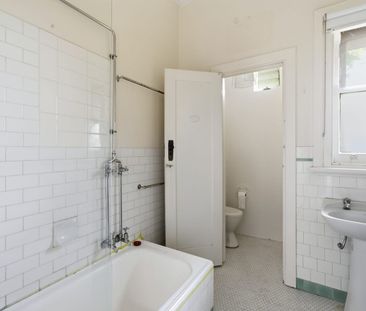 Three Bedroom Plus Study Period Home - Close to the Train Station! - Photo 4