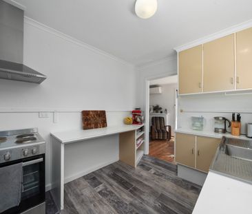 Three Bedroom Family Home - Photo 3