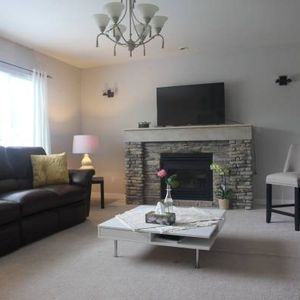 Newly Renovated Private, Spacious, Furnished One Bedroom - Photo 2