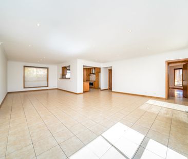 LOOKING FOR SPACE… - Photo 3