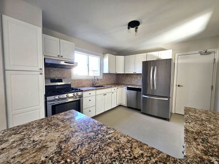 For Lease - 976 Timmins Gardens Unit# Main, Pickering, Ontario - Photo 5
