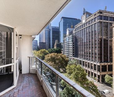 Oversized One Bedroom On York | Furnished - Photo 1