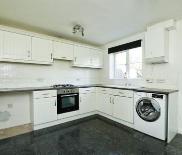 3 bedroom semi-detached house to rent - Photo 3