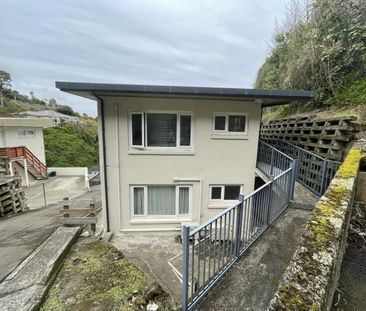 Light, Bright & Convenient in Aro Valley! - Photo 1