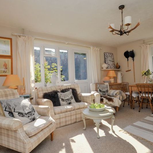 Petworth Road, Haslemere, Surrey, GU27 - Photo 1