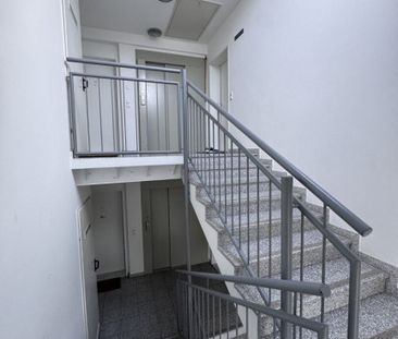 # SQ - HELLE, RUHIGE 2 ZIMMER DG-WOHNUNG INKL. TERRASSE - NÄHE RIVE... - Photo 5