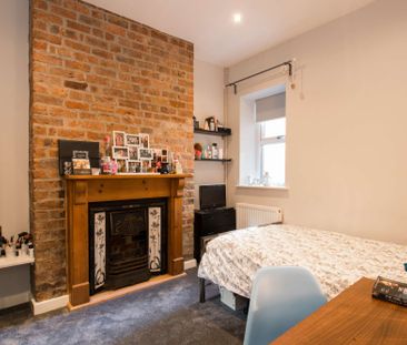 Modern with beautiful original features - Photo 4