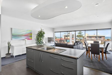 Modern Beachfront Home - Photo 5