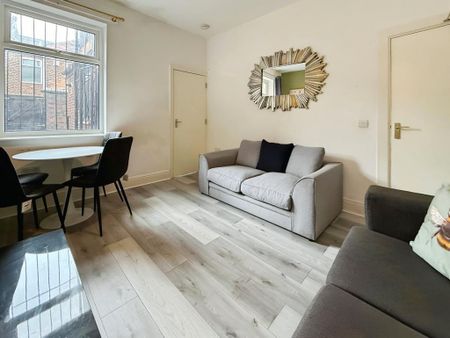 4 bedroom terraced house to rent - Photo 3