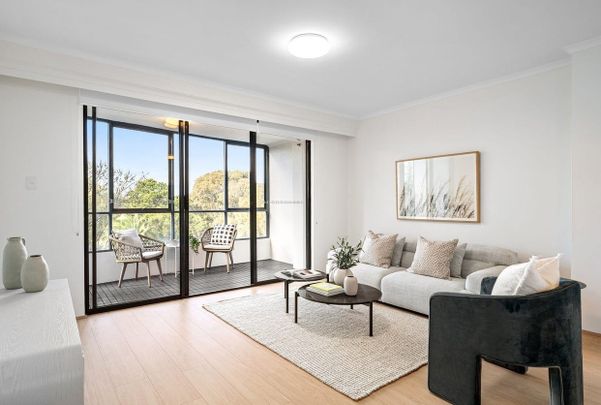 Beautifully Renovated two bedroom apartment in the sought after Kimberley Estate - Photo 1