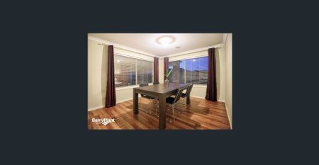 Large and Spacious Family Home with 3 Living Areas!! - Photo 5