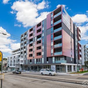 Entry via block C,1-bedroom modern apartment now for lease - Photo 2