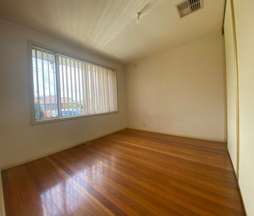 Comfortable Family Living in a Prime Lalor Location - Photo 4