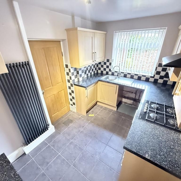 3 bedroom semi-detached house to rent - Photo 1