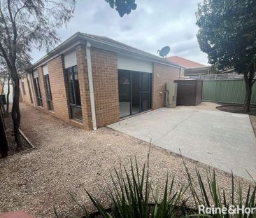 18 Gardenia Way, Caroline Springs, VIC 3023 - Photo 1