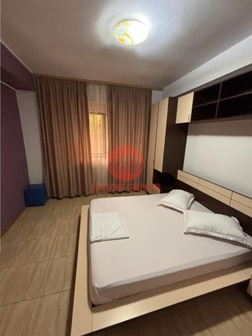 Vila Impecabila Mamaia-Sat, 6 Camere cu Baie Proprie + Apartament - Photo 3