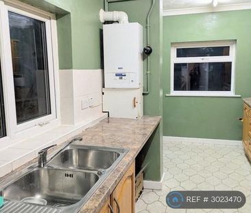 2 bedroom semi-detached house to rent - Photo 3
