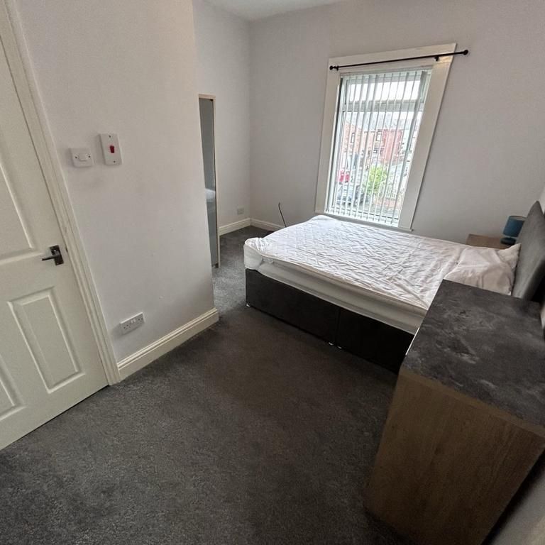1 bedroom in a house share to rent - Photo 1