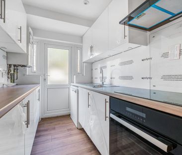 East Walk, East Barnet EN4 - Photo 4