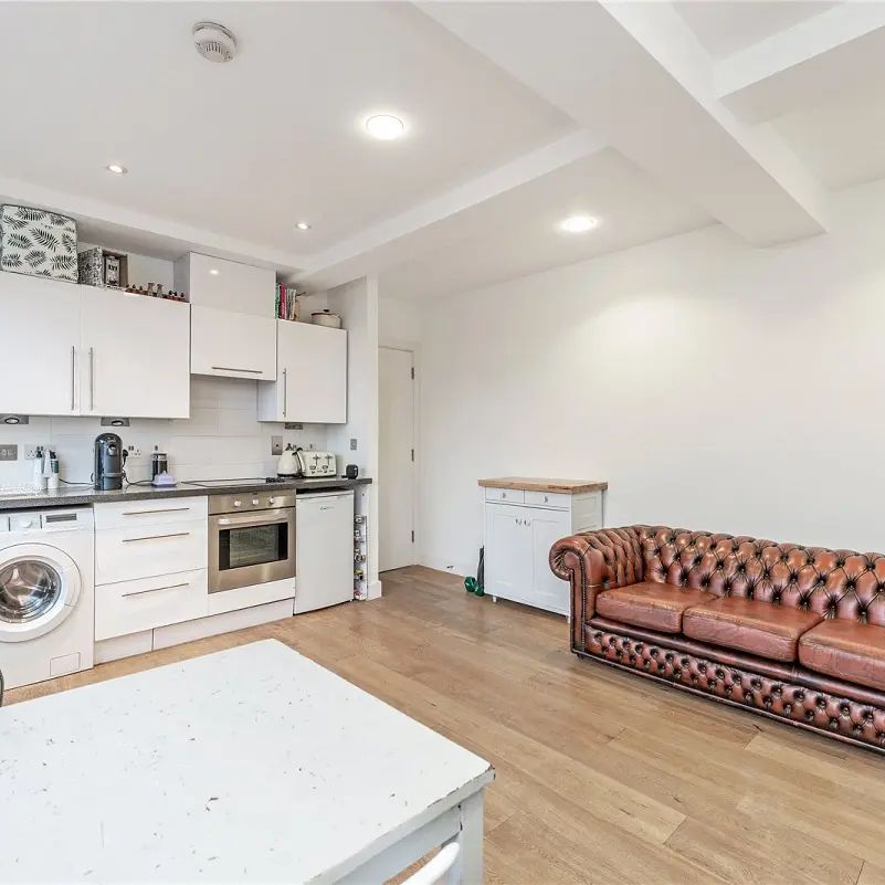 2 bedroom flat in Kentish Town - Photo 1