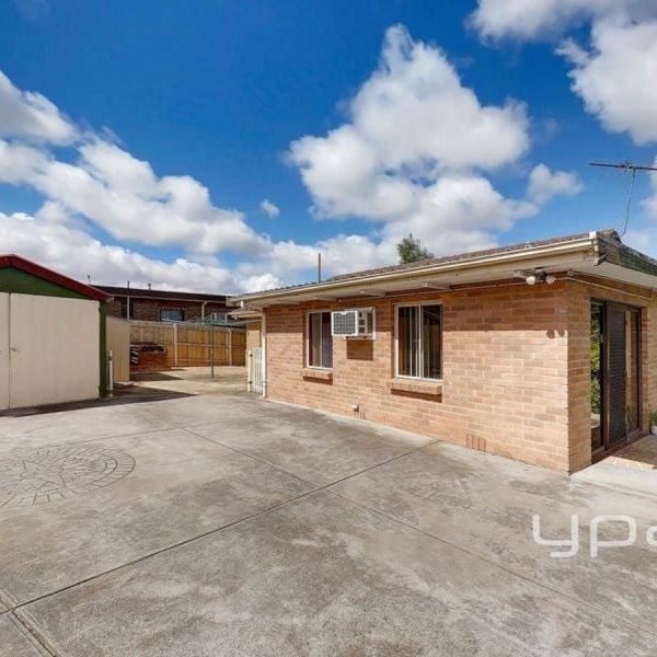 16 Swan Avenue, WESTMEADOWS - Photo 1