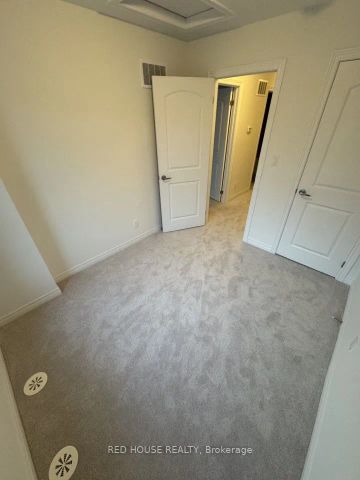 Condo Townhouse For Lease | E9250144 - Photo 2