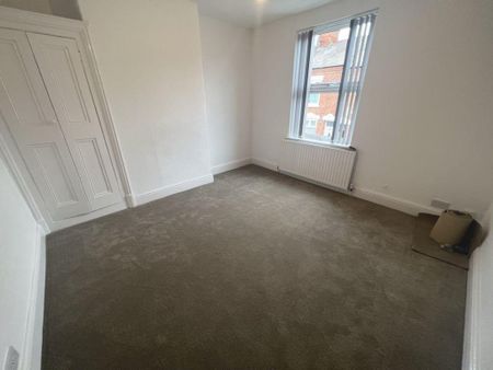 3 Bedroom Terraced - Photo 5