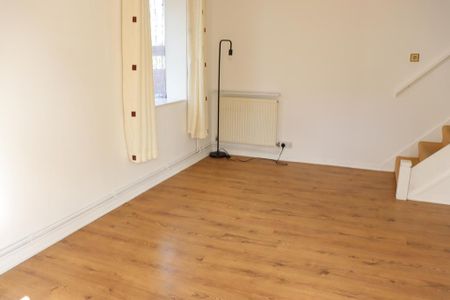 1 bedroom semi-detached house to rent - Photo 3