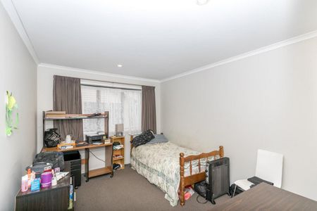 Modern Townhouse - Photo 3