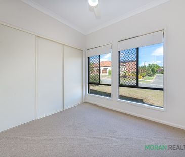 Beautiful Home in Varsity Lakes - Photo 4