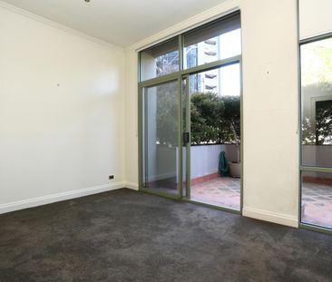 3/15 Queens Road, Melbourne VIC 3004 - Photo 1
