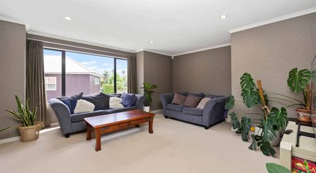 Spacious 4-Bedroom Home in Prime Mount Eden Lo... - Photo 3