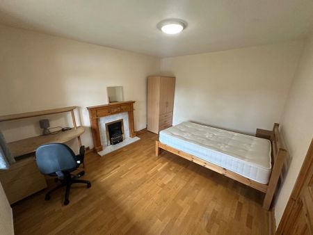 4 bedroom semi-detached house to rent - Photo 3