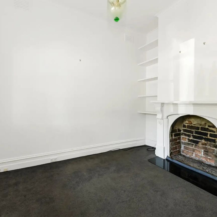 “HOMELY LIVING WITH PARKLAND SURROUNDS” - Photo 1