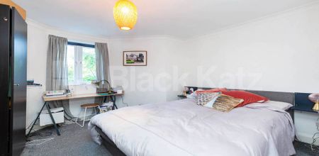 Beautiful one double bedroom set in a period conversion - Photo 4