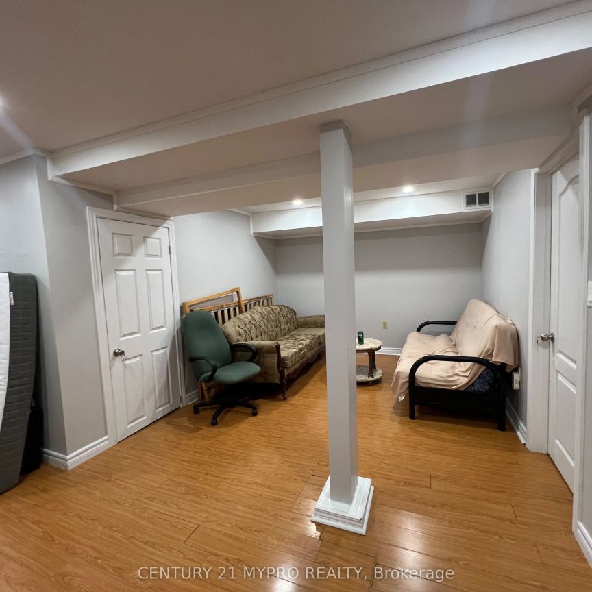 1588 Princelea Place #Lower - Photo 1