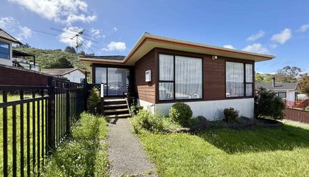 3-Bedroom House in Tirohanga - Photo 3