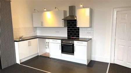 2 bedroom flat to rent - Photo 4