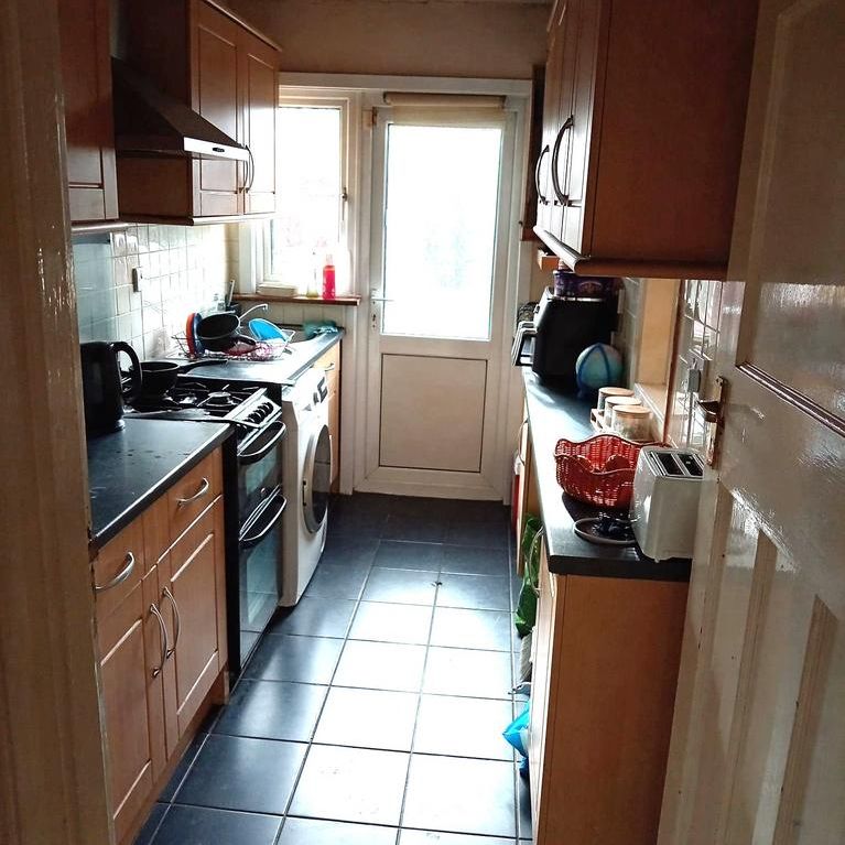 3 bedroom terraced house to rent - Photo 1