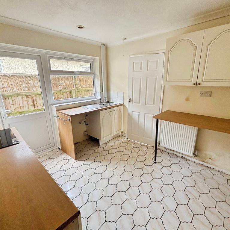 3 bedroom bungalow to rent - Photo 1