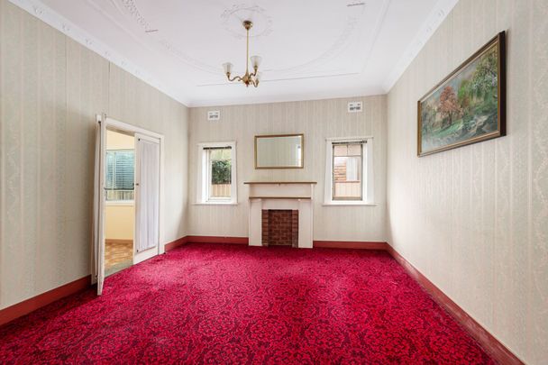 Sun-Drenched 3-Bedroom Family Home Ideal for Entertaining - Photo 1