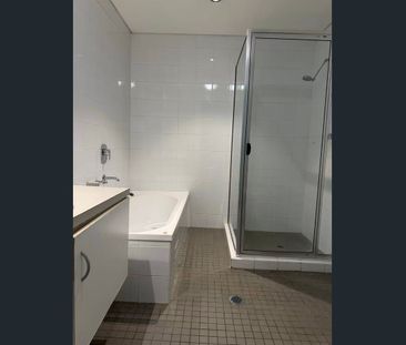 RENOVATED LARGE 3 BEDROOM APARTMENT WITH STUNNING VIEWS - Photo 6
